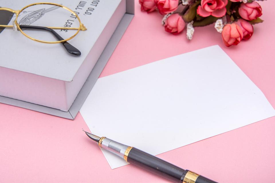 紅樓夢(mèng)：大爺是白色臉譜，二爺是紅色臉譜，三爺是黑色臉譜